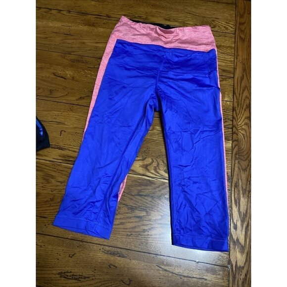 LOT Of 2 Women's Activewear Workout Cropped Leggings Reebok, CS, Size Medium - Picture 1 of 7